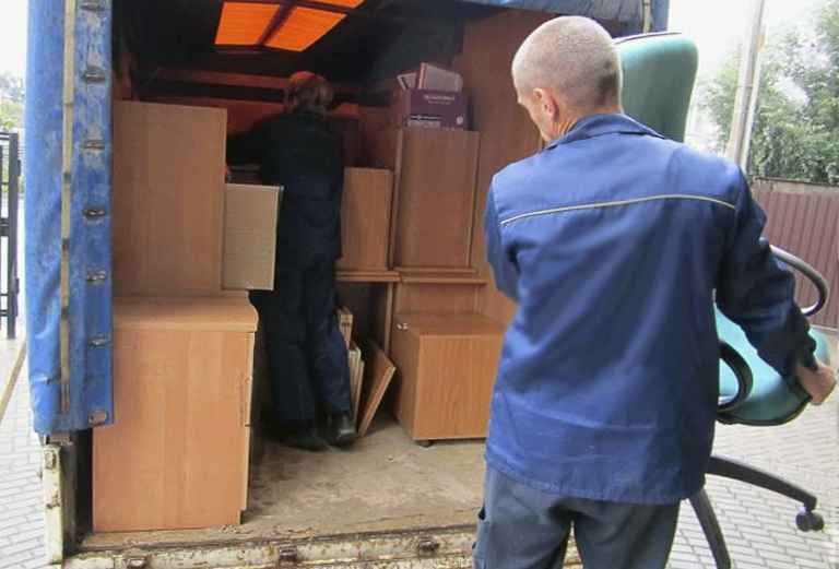 Заказ авто для перевозки мебели : Вещи в коробках из Россия, Саратова в Италия, Равенну