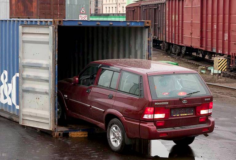 Сколько стоит перевезти жд контейнером авто  из Ростова-на-Дону в Санкт-Петербург